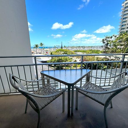 Ilikai Apt 302 - Spacious Studio With Stunning Ocean & Harbor Views Villa Honolulu Exterior photo