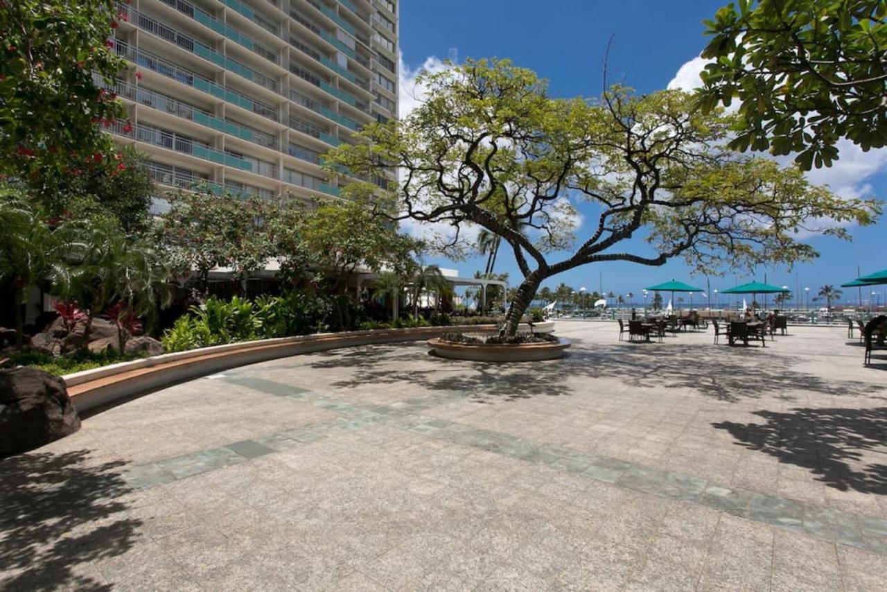 Ilikai Apt 302 - Spacious Studio With Stunning Ocean & Harbor Views Villa Honolulu Exterior photo